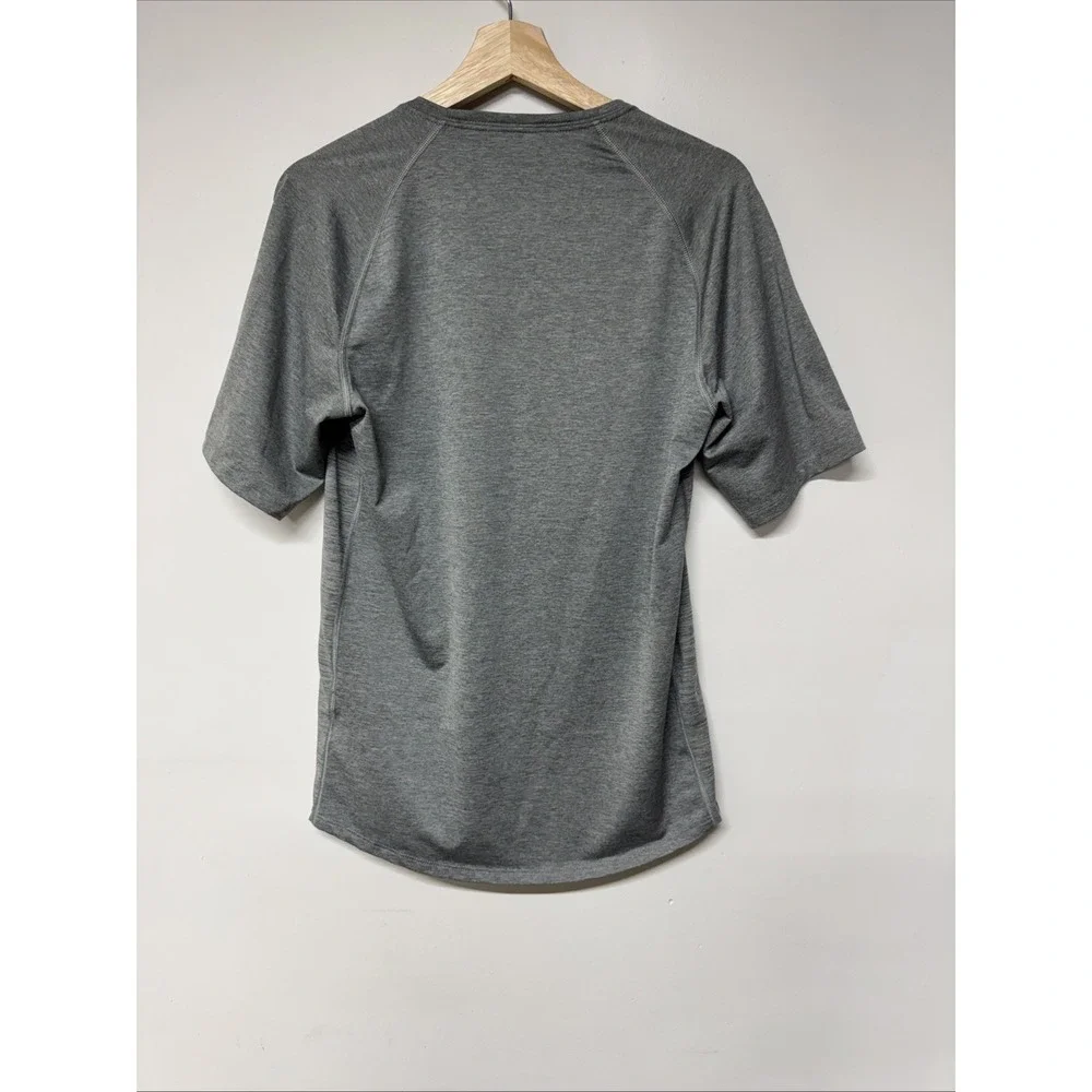 Nike Pro Dry Fit Shirt Size M Short Sleeve Womens Crew Neck Gray Athletic Fit